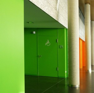 Farbgestaltung im Krankenhaus beschleunigen Gesundheitsprozess.Quelle: Rainer Sturm  / pixelio.de