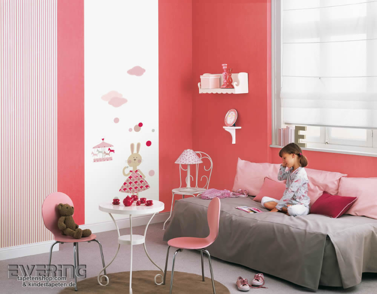 Rosa rote Tapeten fürs Mädchenzimmer
